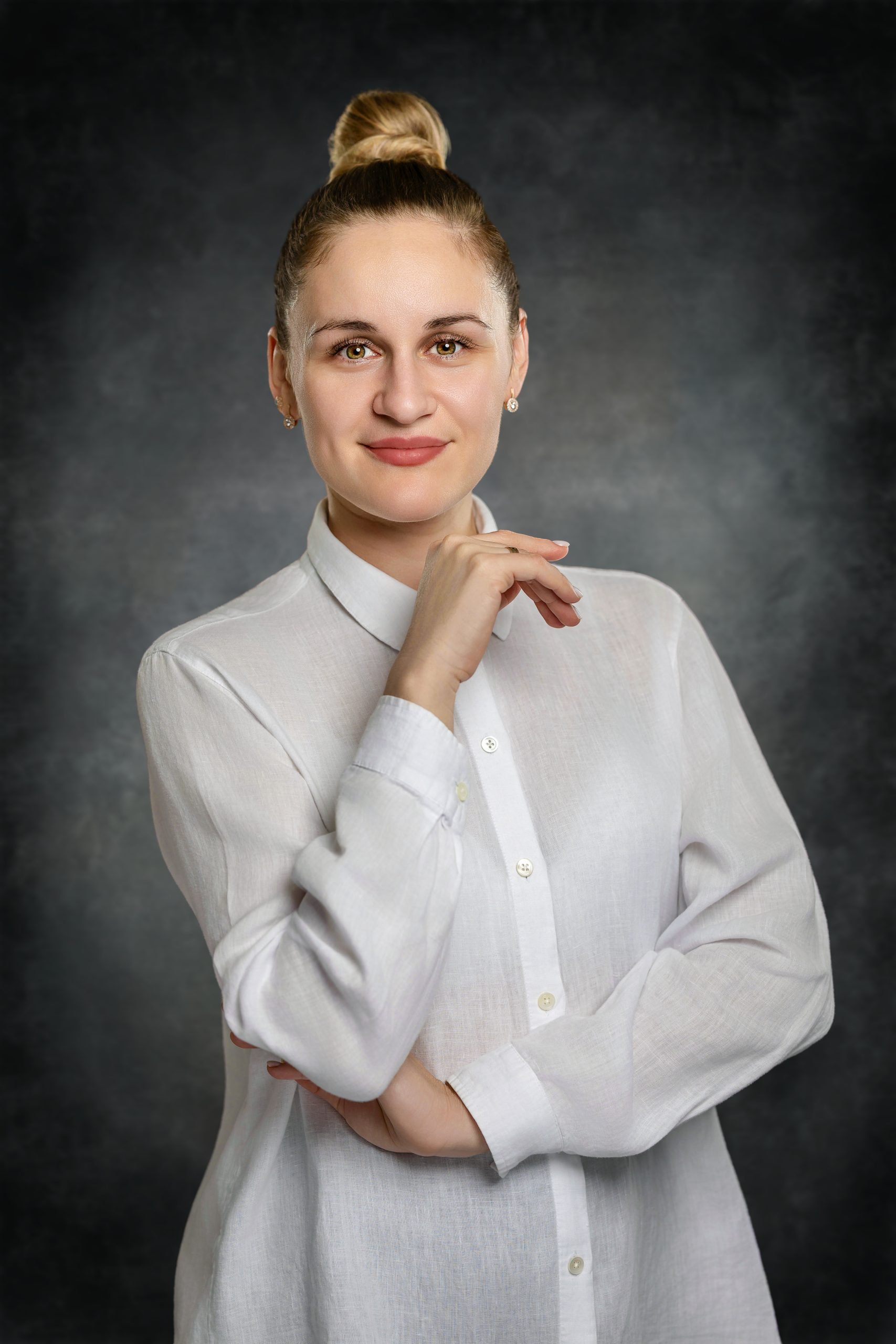 April_25_2026_21_09_30_Vlad_Mixer_Austin_Texas_Photographer Corporate headshot of a businesswoman in a white linen shirt showcasing consistent team lighting